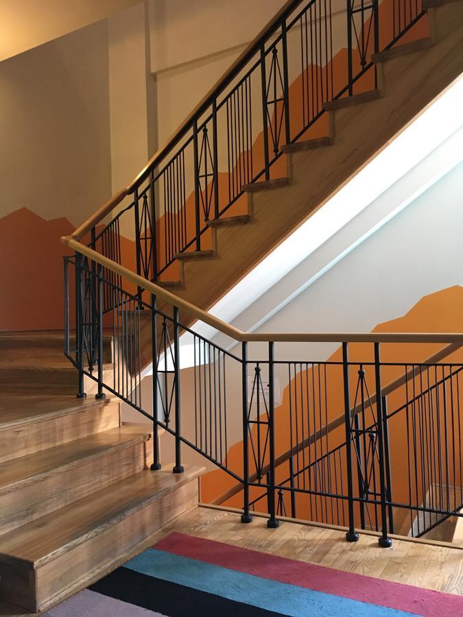 Pogo Hostel VNO Esterno foto A handrail