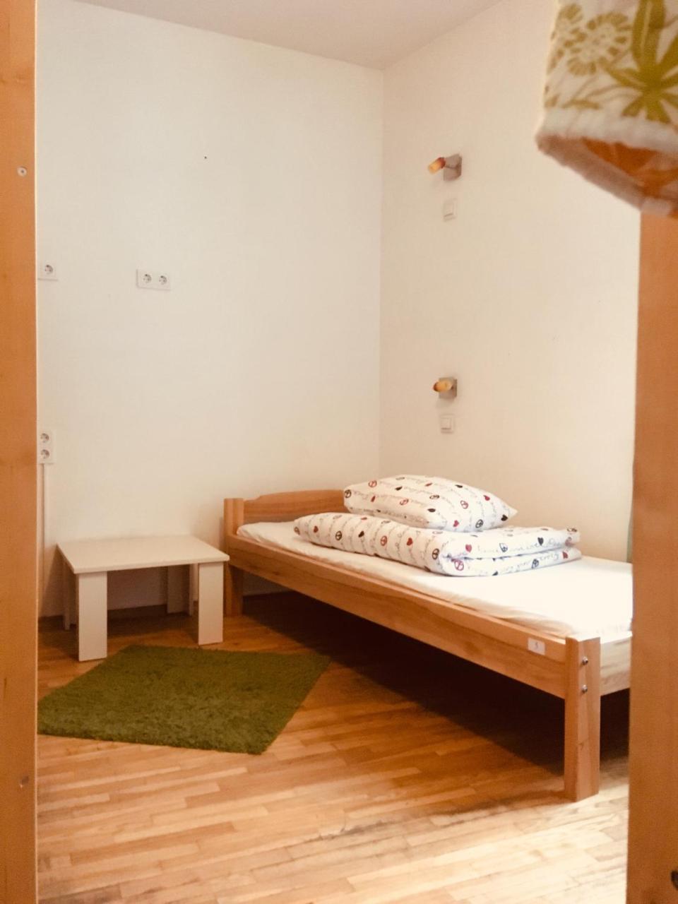 Pogo Hostel VNO Esterno foto A typical room at the hostel