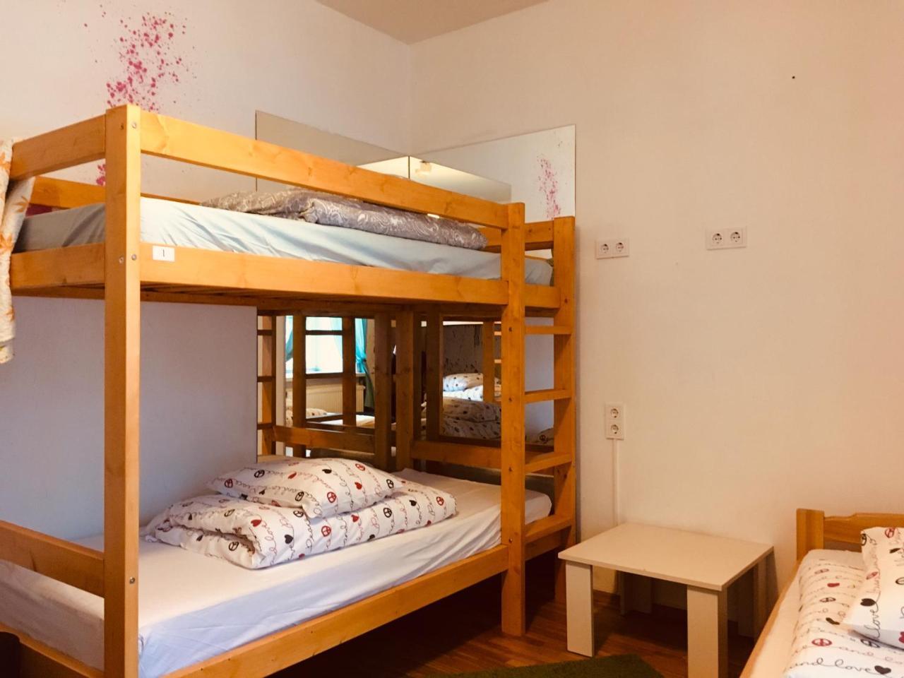 Pogo Hostel VNO Esterno foto A bunk bed