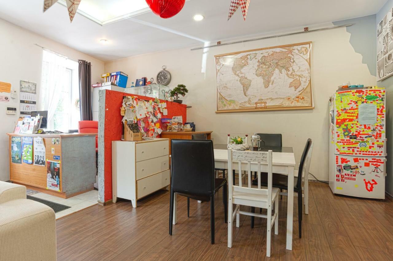 Pogo Hostel VNO Esterno foto A typical kitchen in a typical apartment