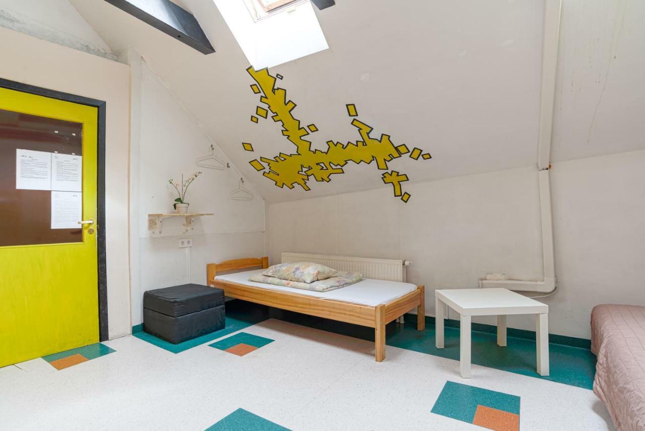 Pogo Hostel VNO Esterno foto A room at the hostel